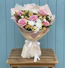 Букет цветов из:  Гвоздики, Орхидеи и Розы в Борисоглебском