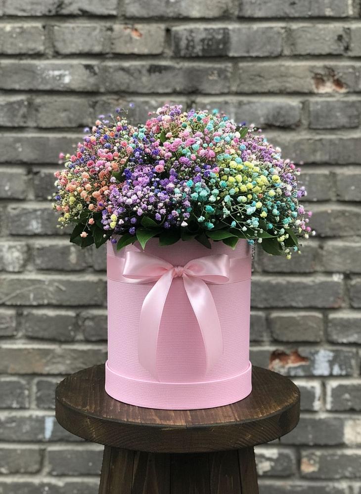 Цветочная композиция из Гипсофила и Розы в шляпной коробке в Борисоглебском
