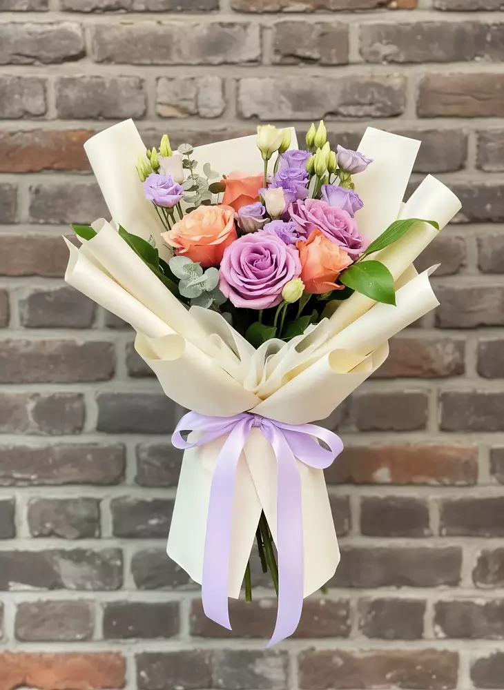 Букет цветов из: Лизиантусы и Розы в Борисоглебском