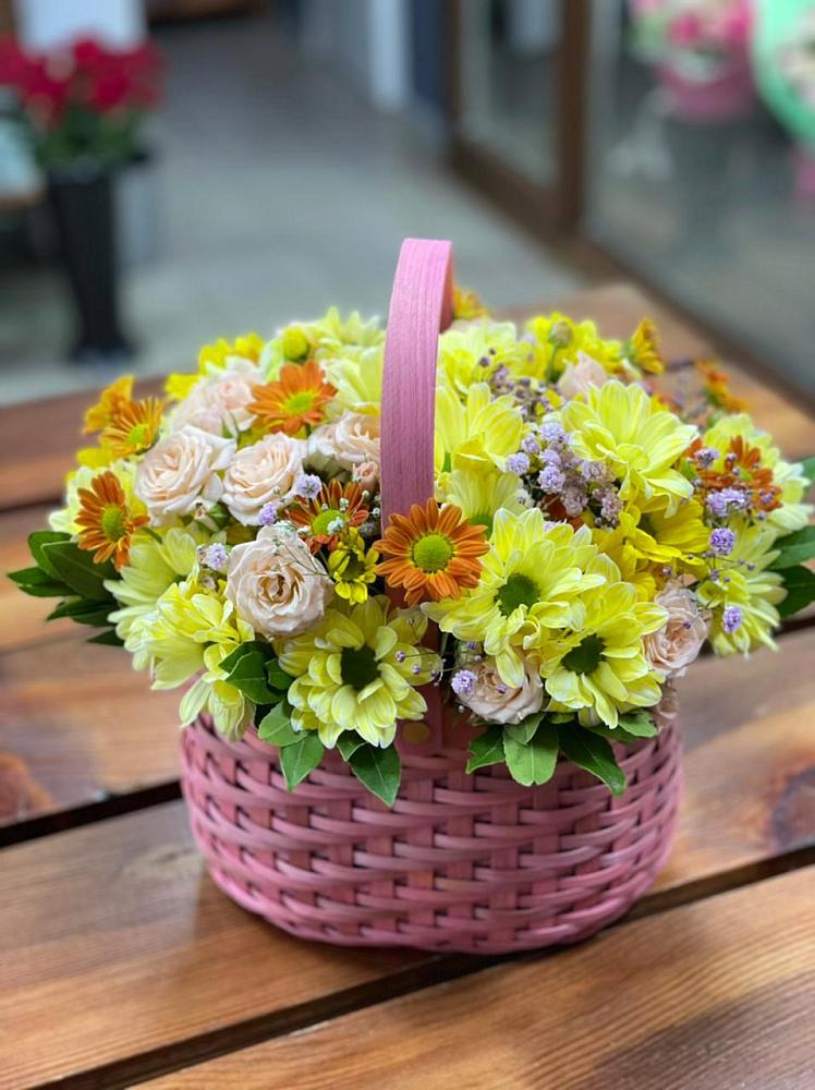 Цветочная композиция из Хризантемы и Розы в корзине в Борисоглебском