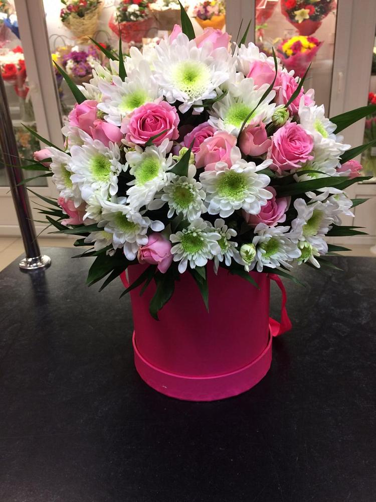 Цветочная композиция из Розы и Хризантемы в шляпной коробке в Борисоглебском