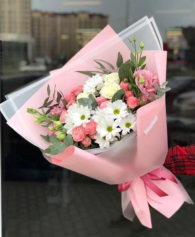 Букет цветов из: Розы, Лизиантусы и Хризантемы в Борисоглебском