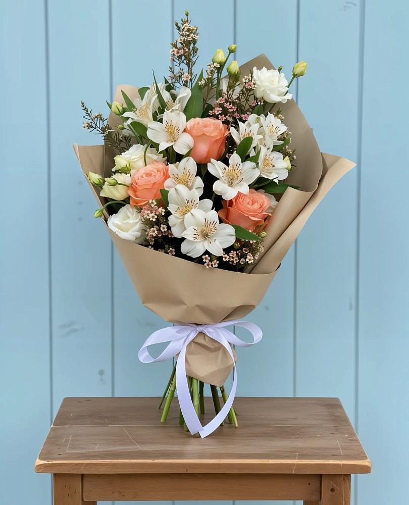 Букет цветов из: Альстромерии, Лизиантусы, Розы и Хризантемы в Борисоглебском