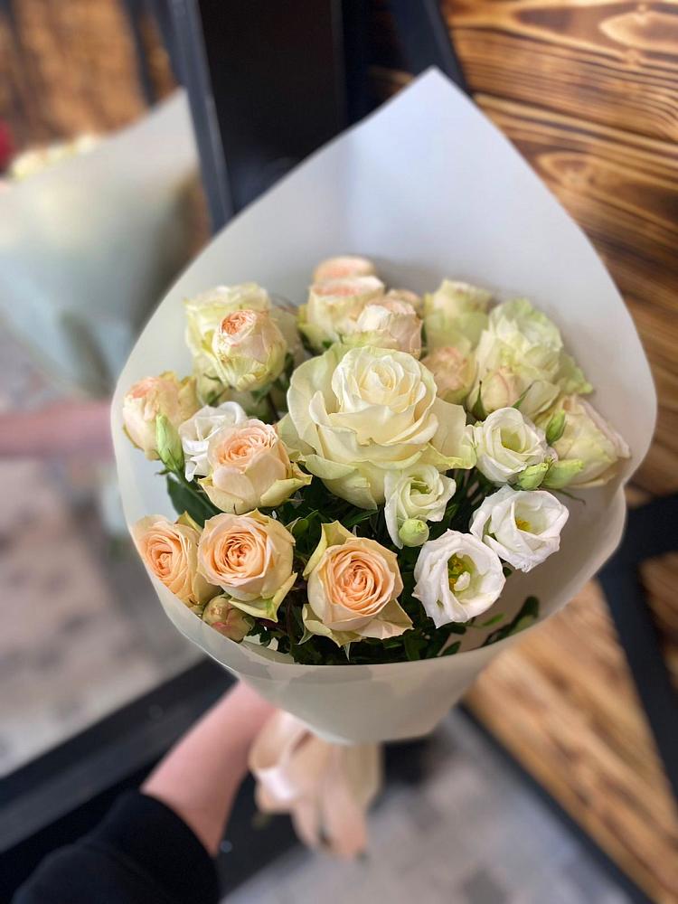 Букет цветов из: Розы и Лизиантусы в Борисоглебском